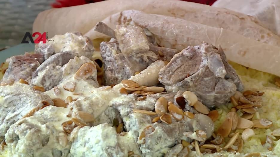 ضمن لائحة التراث العالمي لليونسكو.. شاهد المنسف الأردني من طريقة إعداده وصولًا إلى أكله