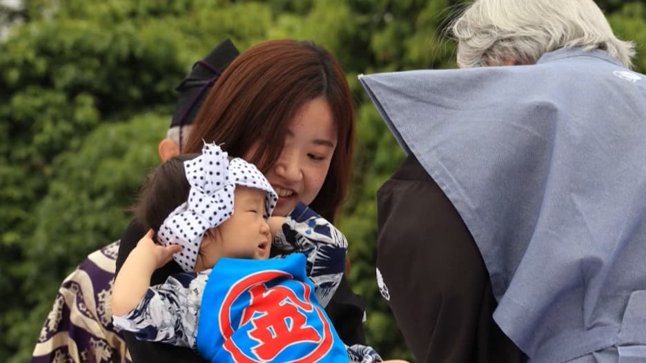 في حدث غريب.. شاهد أطفال يتنافسون على البكاء بأعلى صوت في اليابان