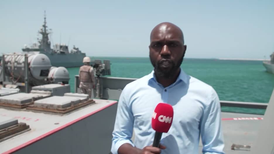 شاهد.. مراسل CNN على متن سفينة حربية سعودية تشارك في إجلاء العالقين من السودان