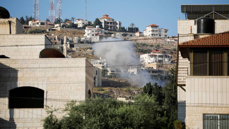 مقتل 4 فلسطينيين على الأقل.. مداهمة إسرائيلية تتحول لتبادل إطلاق نار بالضفة