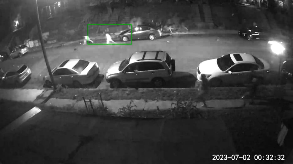 حفلة تحولت إلى كابوس.. شاهد أشخاصًا يهرعون للنجاة بحياتهم بعد إطلاق نار جماعي بأمريكا