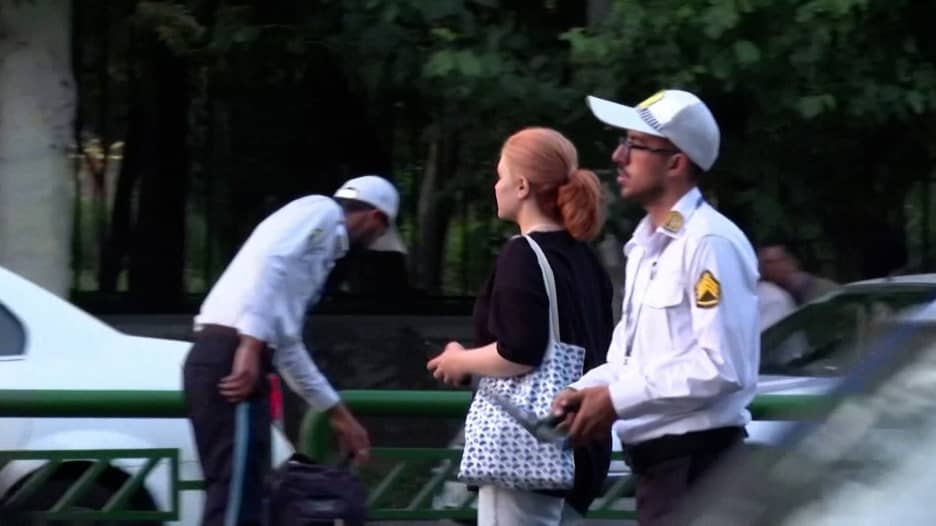 صفعة للحركة الاحتجاجية.. شرطة الأخلاق تعود إلى شوارع إيران لتطبيق قانون الحجاب
