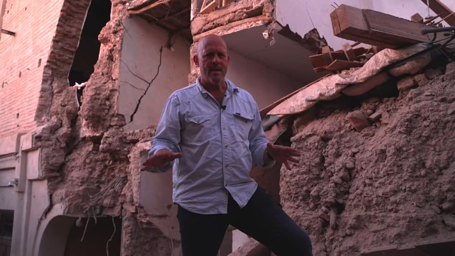 مشاهد دمار صادمة بزلزال المغرب يكشفها مراسل CNN
