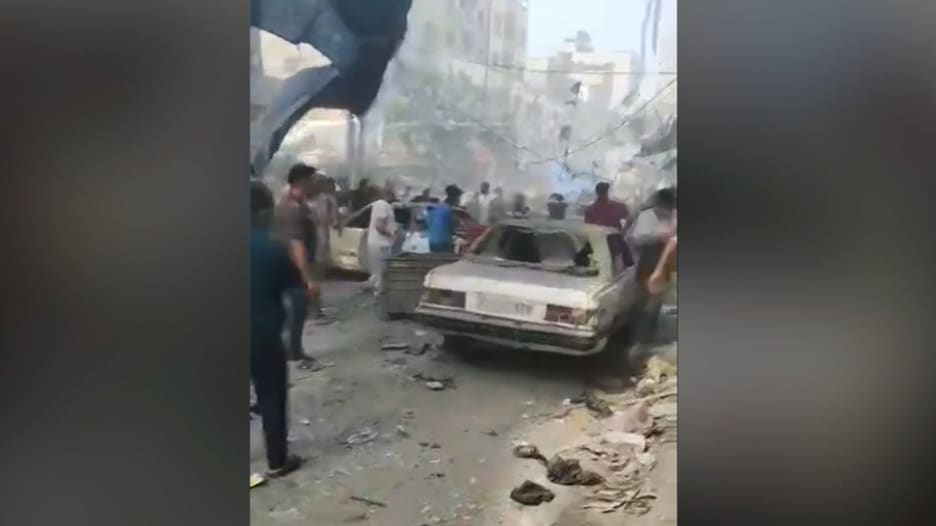 فيديو صادم يظهر الفوضى في مخيم للاجئين بغزة بعد غارة جوية إسرائيلية