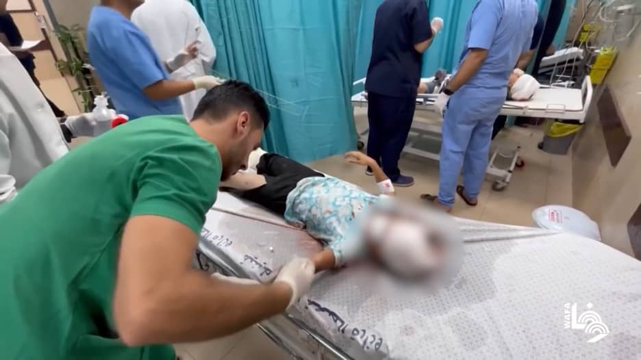 هكذا تُطهر الأدوات الجراحية في إحدى مستشفيات غزة في ظل شح المياه