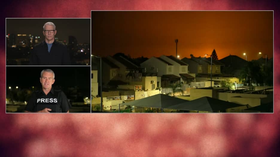 هز المنازل في سديروت.. شاهد كيف وصف مراسل CNN القصف الإسرائيلي على غزة