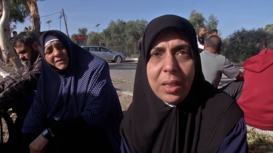 بحثا عما تبقى ولانتشال جثث موتاهم.. بعض سكان غزة يحاولون العودة لمنازلهم خلال الهدنة