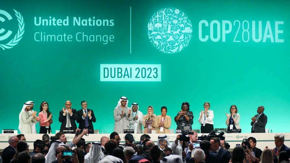 إقرار"صفقة تاريخية" في مؤتمر المناخ "كوب 28".. ماذا جاء بها؟