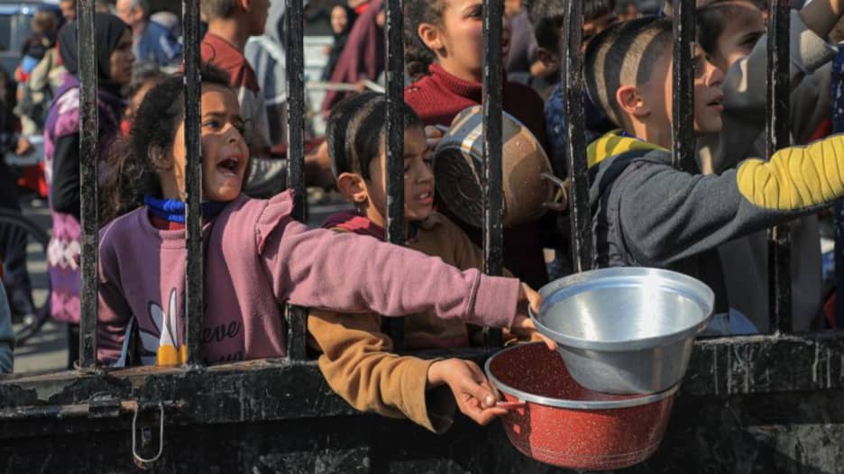 مسؤول الإغاثة بالأمم المتحدة: الحرب في غزة جلبت المجاعة بسرعة لا تصدق