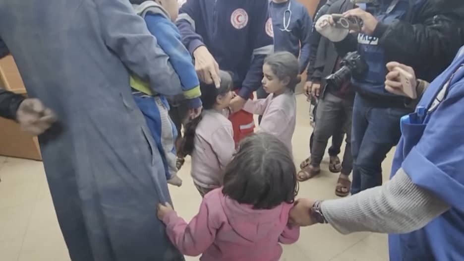 أغلبية الضحايا من الأطفال.. طبيبة بريطانية تروي لـCNN ما شاهدته في مستشفيات غزة