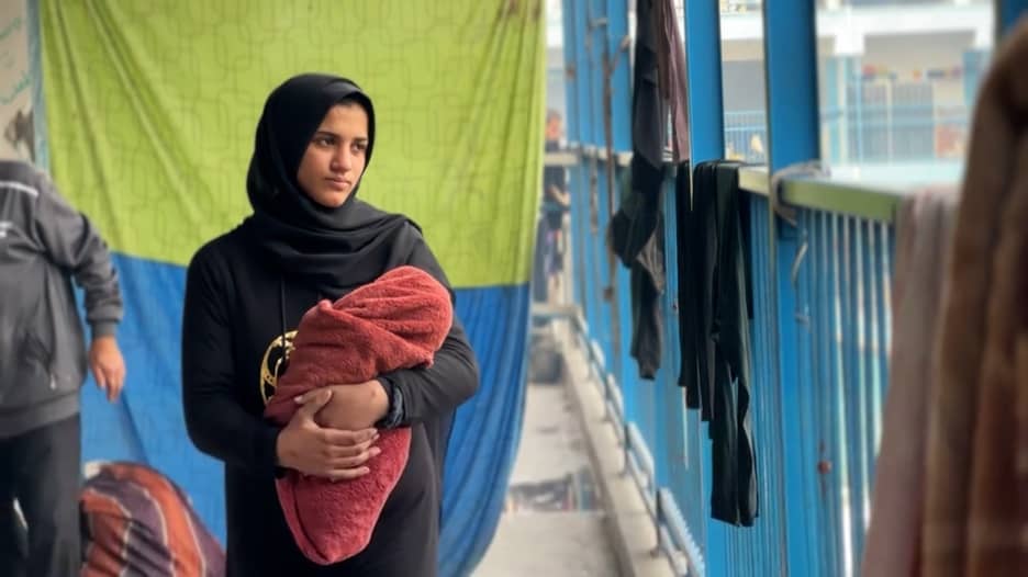 "لا توجد رعاية صحية ولا عيادات ولا لقاحات".. حوامل وأمهات غزة يكافحن من أجل الحصول على الرعاية الكافية