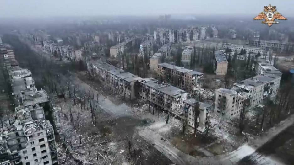 فيديو يُظهر اللحظات الأخيرة لدفاع أوكرانيا عن أفدييفكا في أعقاب تحقيق روسيا تفوقها