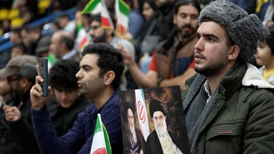 "سنثبت أننا قادرون على الوقوف ضد أمريكا".. شاهد ما قاله إيرانيون لـCNN قبل الانتخابات الكبرى
