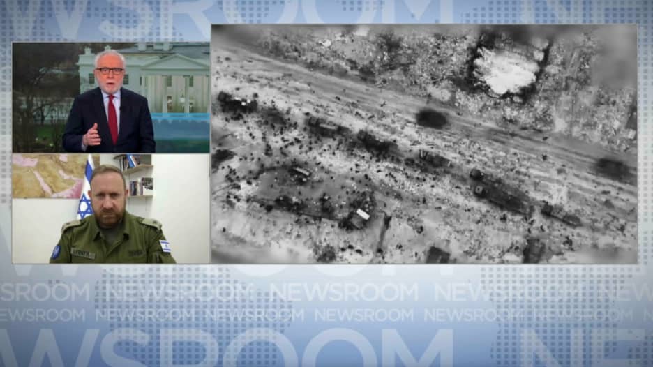 شاهد مذيع CNN يضغط على المتحدث باسم الجيش الإسرائيلي لاستخلاص أدلة تثبت روايتها بشأن مقتل منتظري المساعدات