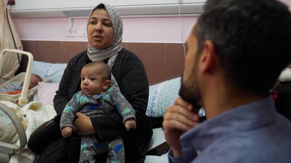 ستتم إعادتهم لغزة.. مراسل CNN ينقل معاناة أمهات وأطفالهن الرُضع من قلب مستشفى بالقدس