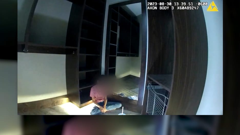 لطرد الشياطين منهم.. مقاطع فيديو مروعة تكشف ما فعلته أمريكية بأطفالها