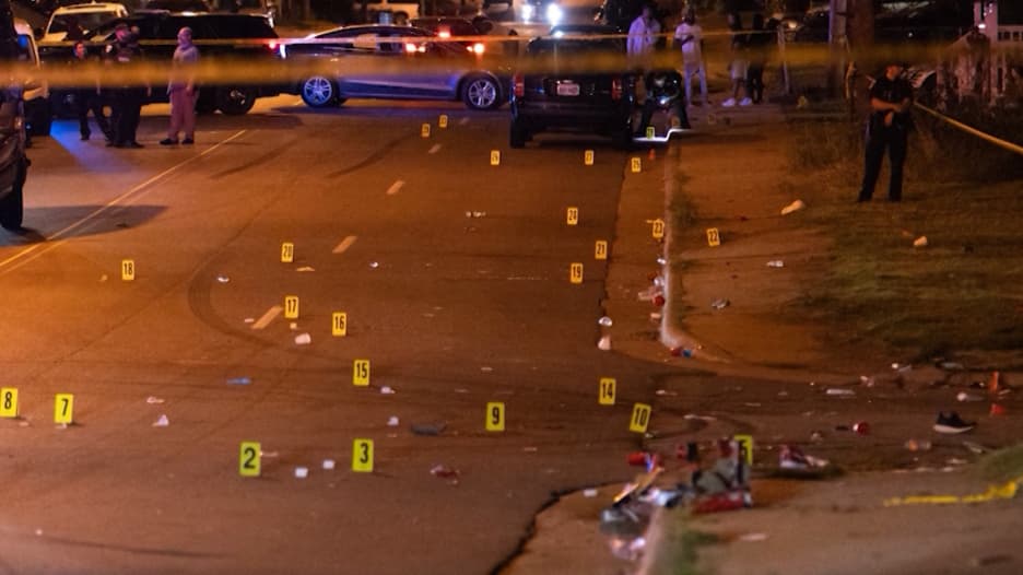 "كأنها ألعاب نارية".. إصابة العشرات في حادث إطلاق نار جماعي مميت بأمريكا