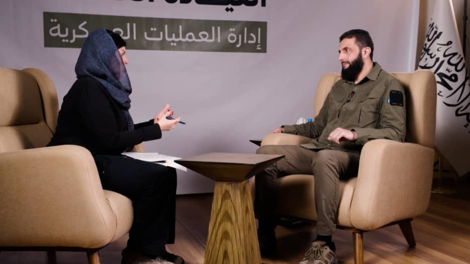مقتطفات من مقابلة الجولاني مع CNN.. ماذا قال عن أهمية دخول حماة وخطة تطبيق حكم إسلامي صارم بسوريا؟