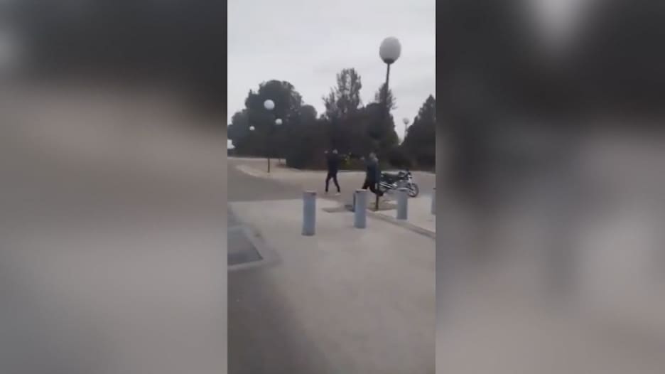 شاهد.. مسلحو المعارضة السورية يحتفلون داخل القصر الجمهوري