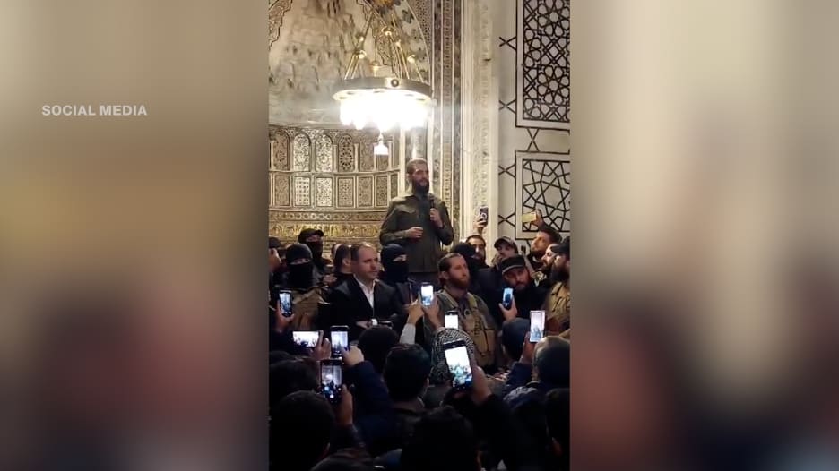 "هذا النصر تاريخ جديد للمنطقة".. شاهد كلمة الجولاني من الجامع الأموي في دمشق