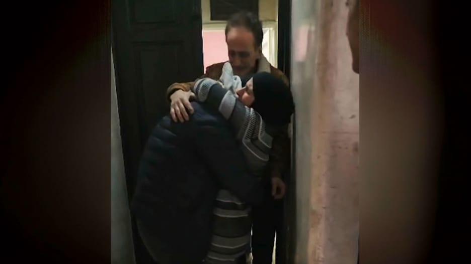 قصة سوريين: أحدهما نجح أخيراً في العودة.. وآخر خائف جداً من العودة