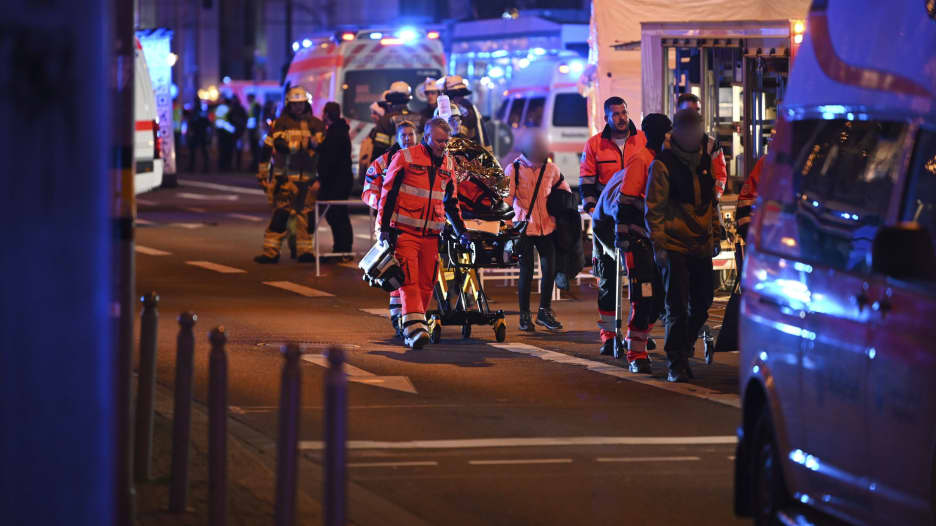 إصابة ما يصل إلى 80 شخصًا.. إليك ما نعرفه عن حادث الدهس في سوق الكريسماس بألمانيا