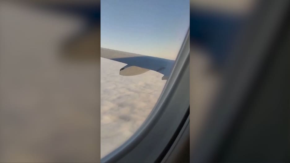 فيديو جديد من داخل الطائرة الأذربيجانية يظهر ما حدث لجناحها قبل تحطمها بلحظات.. هل يحل اللغز؟