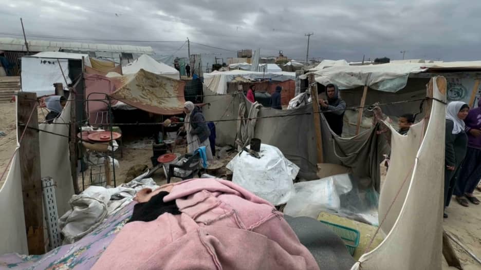 برد يزيد معاناة الفلسطينيين في غزة