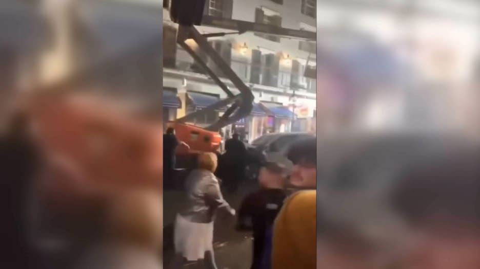 فيديو يُظهر لحظة تبادل رجال إنفاذ القانون إطلاق النار مع المشتبه به بهجوم الدهس في نيو أورليانز