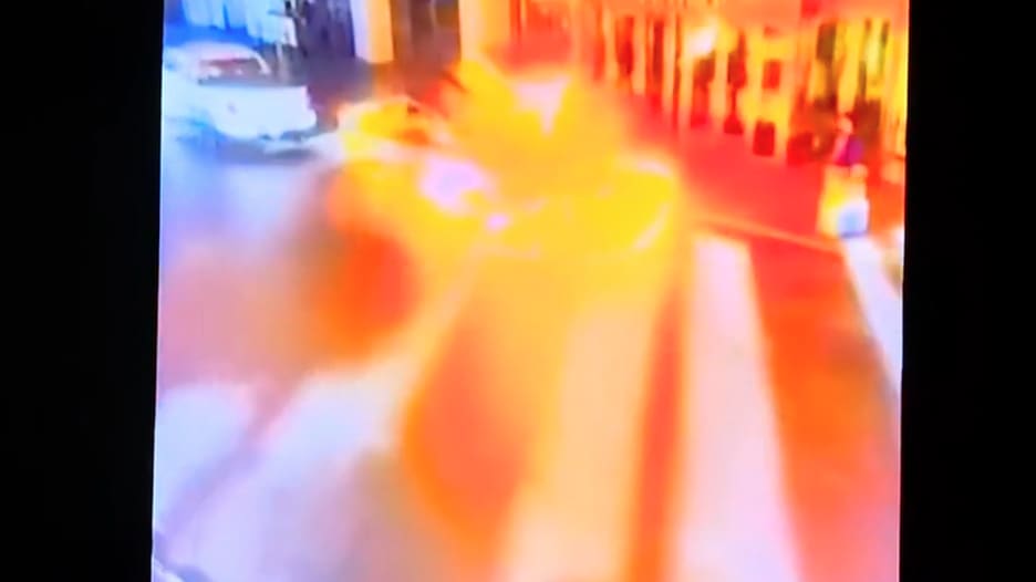 فيديو يُظهر لحظة انفجار شاحنة تسلا سايبرترك خارج فندق ترامب في لاس فيغاس
