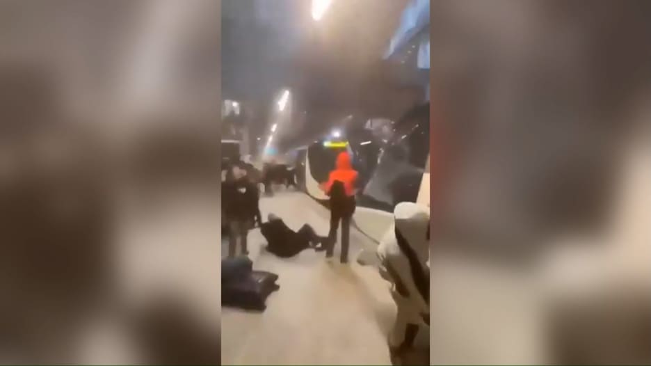 فيديو يُظهر المشاهد التي أعقبت حادث تصادم قطاري "ترام" في فرنسا