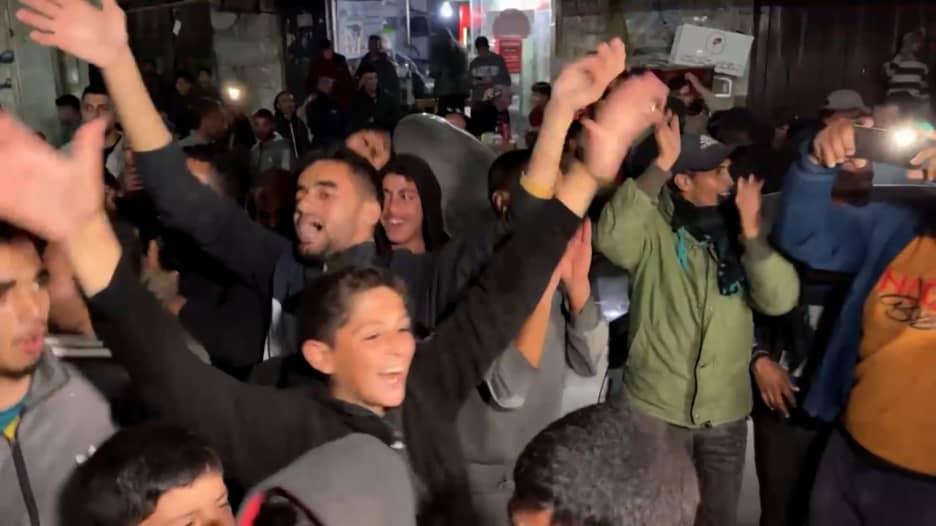 فيديو يُظهر جانبًا من احتفالات أهالي خان يونس وغزة باتفاق وقف إطلاق النار