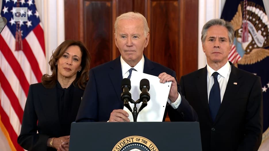 "هل هذه مزحة؟".. شاهد رد بايدن عند سؤاله عما إن كان ينبغي منح ترامب بعض الفضل في اتفاق وقف إطلاق النار