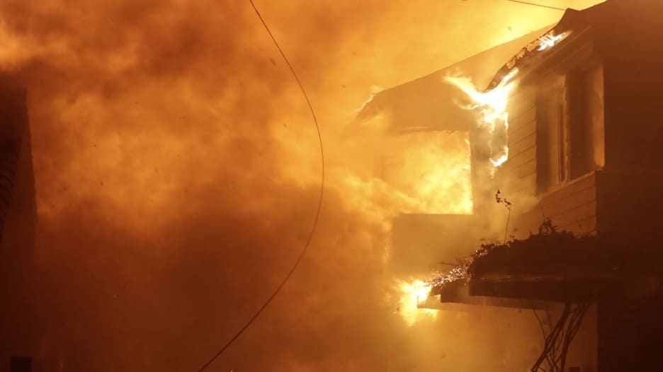 حرائق لوس أنجلوس.. دمار كارثي وانهيارات أرضية تهدد السكان