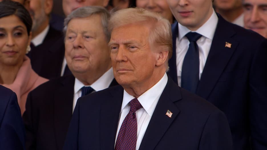 شاهد كيف هتفت الجماهير عند وصول ترامب في ساحة "كابيتال وان"