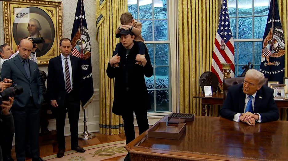 "أقول أشياء غير صحيحة".. إيلون ماسك يرد على سؤال بشأن إرسال واقيات ذكرية لغزة