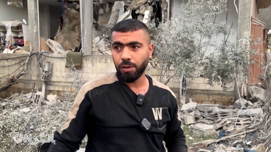 "نلم لحم الناس من الشوارع منذ ساعات".. فلسطيني يروي ما حدث إثر الغارات الإسرائيلية على غزة