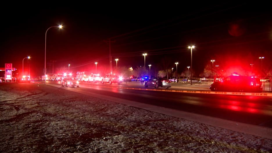 شجار تحول لمعركة دامية بالأسلحة النارية.. فيديو يظهر لحظة إطلاق نار جماعي في أمريكا