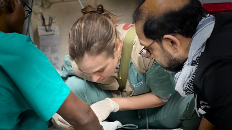 طبيبة في غزة تكشف ما عاشته في "ليلة رعب" بعد انهيار اتفاق إطلاق النار