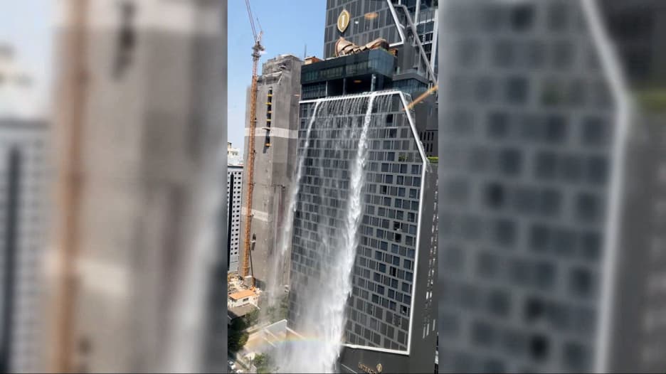 مشهد مرعب لتدفق مياه مسبح على سطح ناطحة سحاب لحظة وقوع زلزال تايلاند