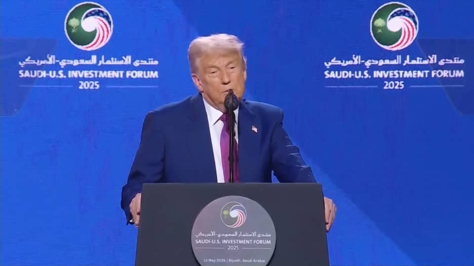 من الرياض.. لحظة إعلان ترامب رفع العقوبات الأمريكية المفروضة على سوريا