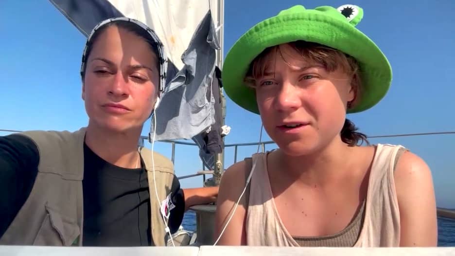 شاهد ما قالته الناشطة غريتا ثونبرغ لـCNN من على متن قارب متجه إلى غزة