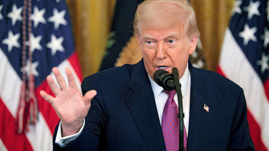 مراسلة CNN تتحدث مع ترامب.. وهذا ما قاله عن الضربات الإسرائيلية ضد إيران