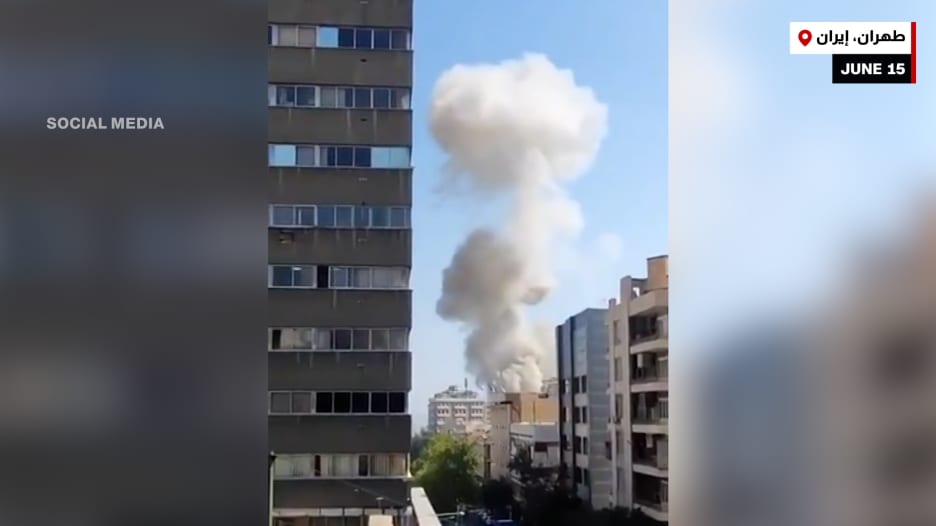 صراع إيران وإسرائيل.. شاهد فوضى وأعمدة دخان بمناطق مكتظة بالسكان في طهران