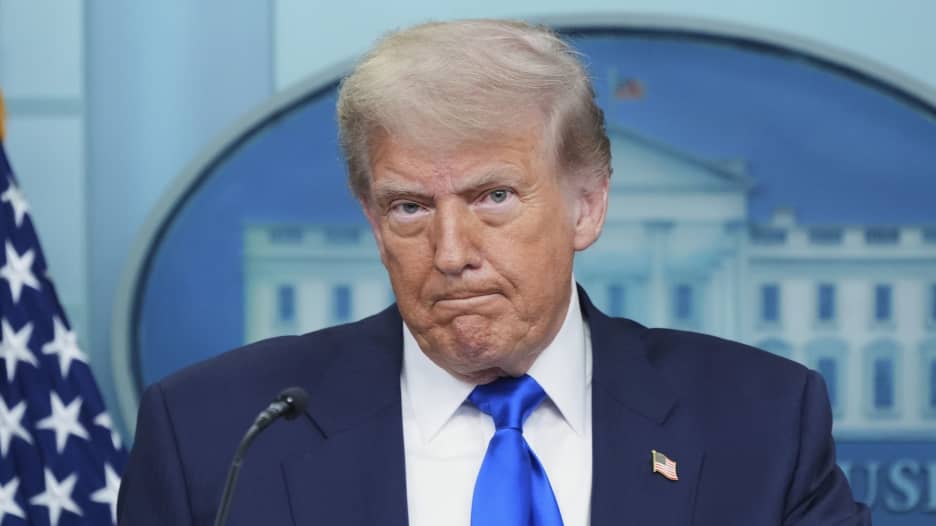 هل ستقصف إيران مجددًا؟ شاهد كيف رد ترامب على سؤال صحفية بشأن تخصيب اليورانيوم الإيراني