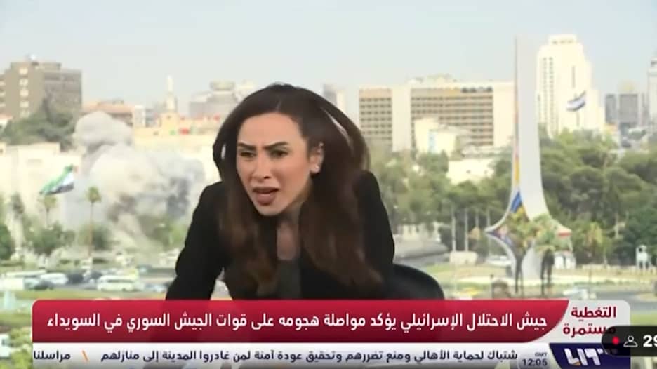 فيديو للحظة استهداف مبنى وزارة الدفاع السورية على الهواء مباشرة