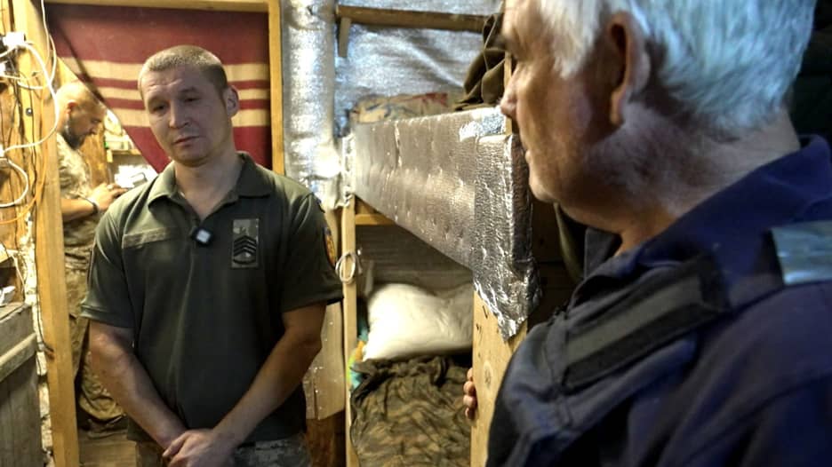 مراسل CNN في الخنادق مع الجنود الذين يدافعون عن جنوب شرق أوكرانيا.. إليك مشاهداته