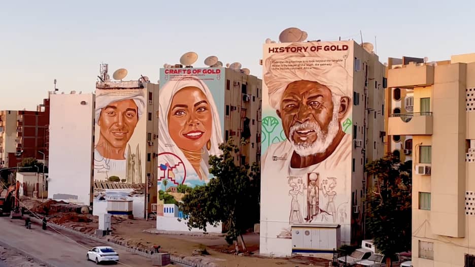 "ذهب أسوان".. هكذا حولّت فنانة واجهات المباني إلى متحف مفتوح في مصر