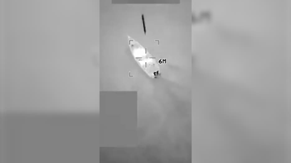 فيديو يظهر لحظة تدمير الجيش الأمريكي قارب مخدرات في البحر الكاريبي