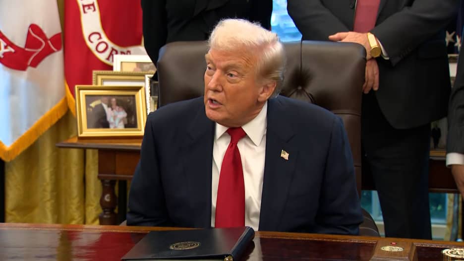 ترامب يشيد بأحمد الشرع خلال زيارته للبيت الأبيض: "قائد قوي وأُعجبت به"